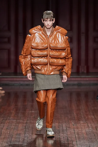 Look 24